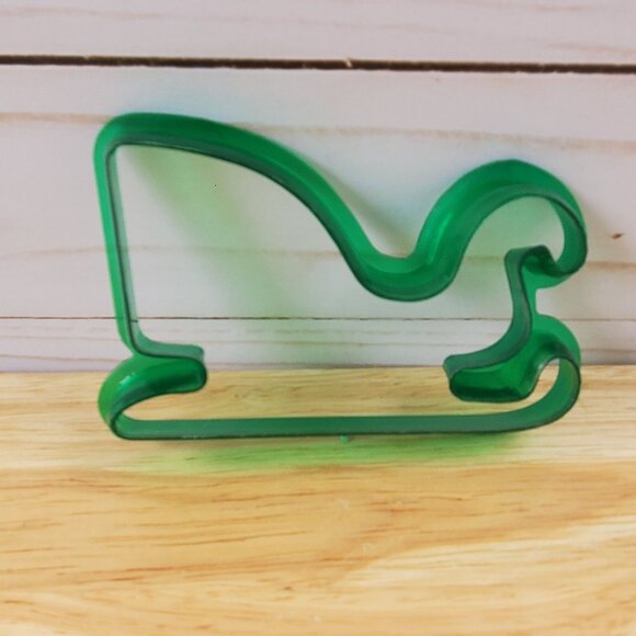 Vintage Green Plastic Christmas Cookie Cutters From 1980s Elf Reindeer Sleigh - Picture 5 of 15